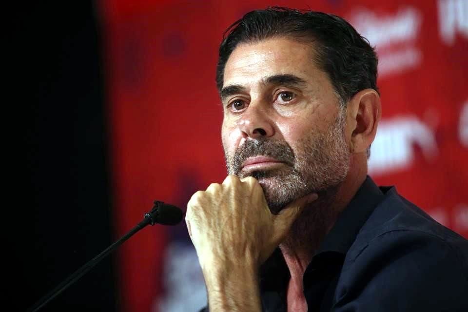 Fernando Hierro, director deportivo de Chivas.