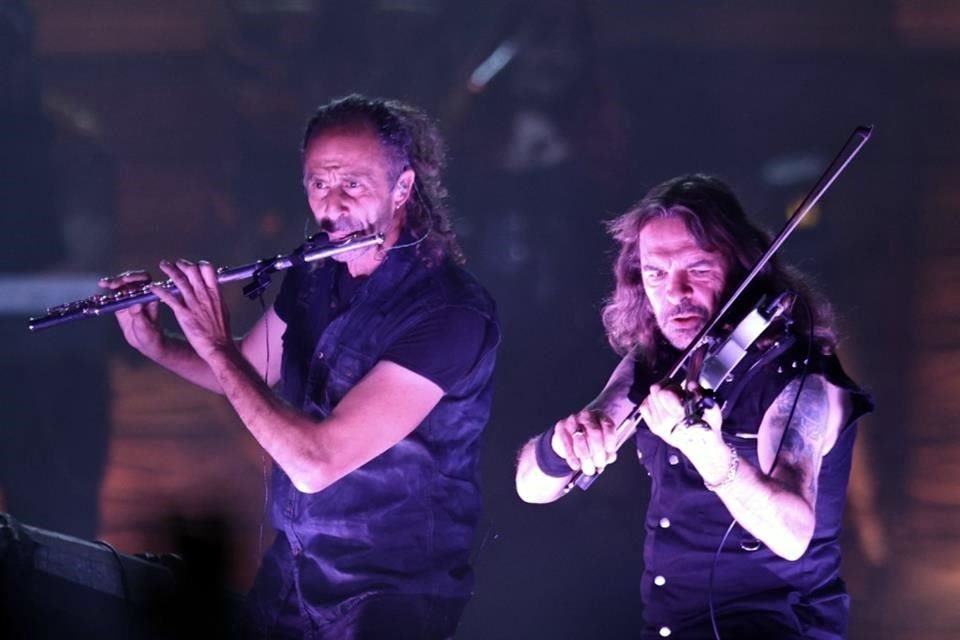 Ante miles de fieles fans regios, el grupo se adueñó de la escena en la Arena Monterrey.