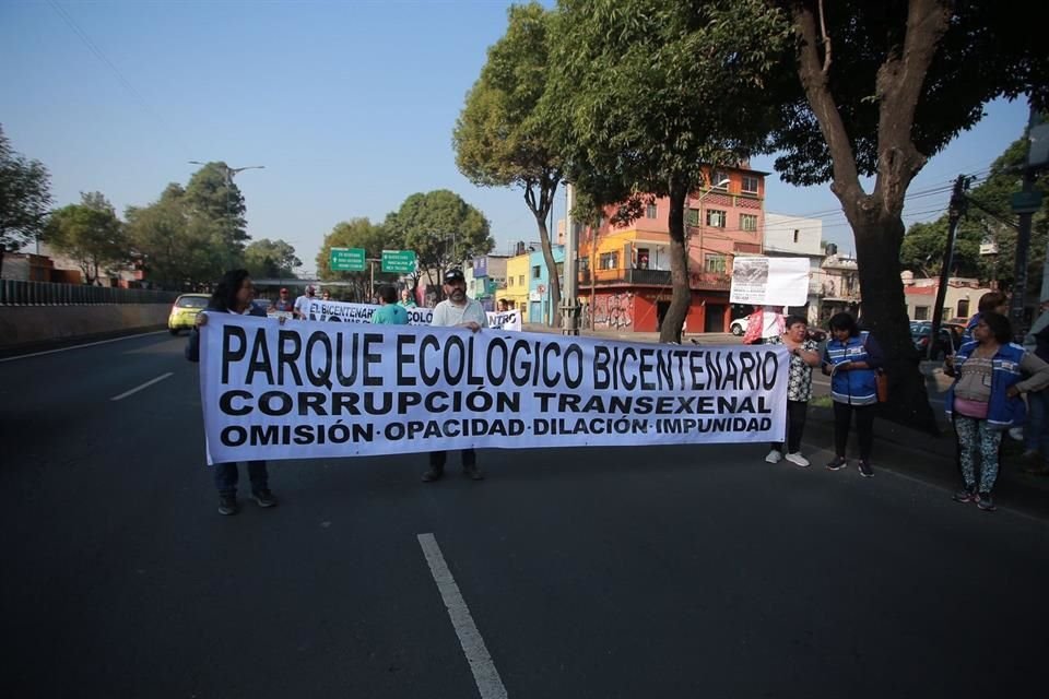 'Nosotros no deberíamos de estar aquí cerrando la circulación de una avenida tan importante, sabemos que hay gente que tiene que llegar a trabajar. Pero tenemos que defender nuestro parque', dijeron.