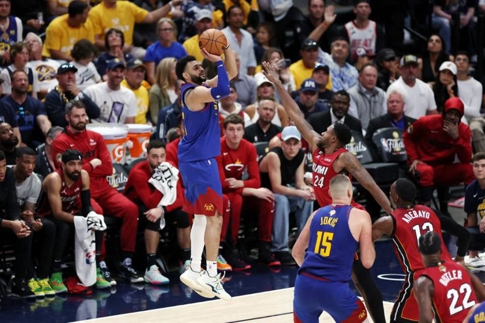 Jamal Murray anduvo encendido en casa.