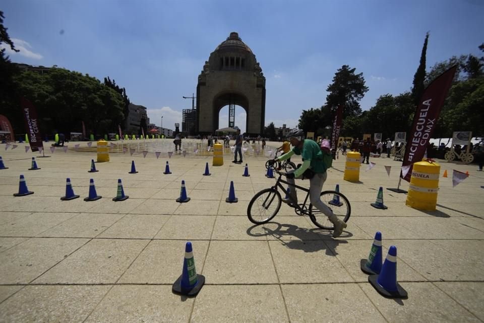 En el Monumento a la Revolución se lleva a cabo el Festival Ciclista, el cual estará disponible hasta el domingo.