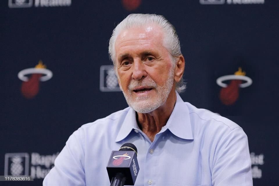 Si alguien tiene experiencia y pueden preguntarle qué hacer para cambiar el rumbo de las Finales de la NBA es el legendario Pat Riley.