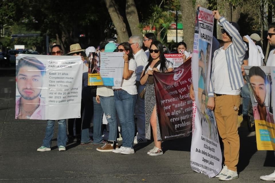 La Fiscalía pidió a los familiares de desaparecidos del Call center no hablar con los medios, por lo que su marcha fue en silencio.