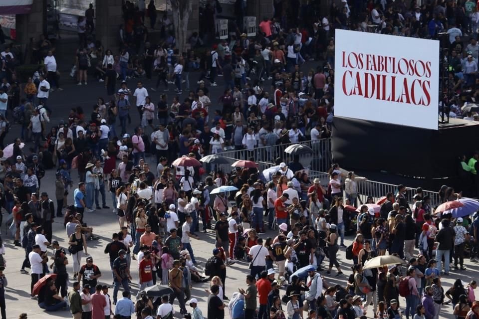 Cientos de fans ya se encuentran en el Zócalo capitalino.