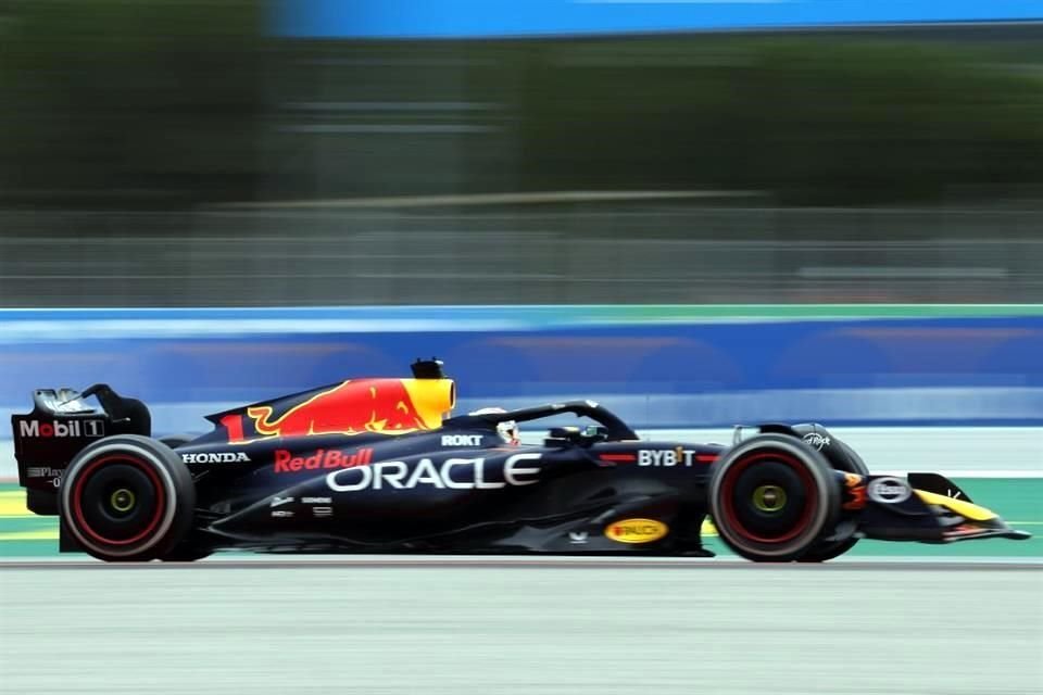 Max Verstappen dominó completamente la competencia en España.