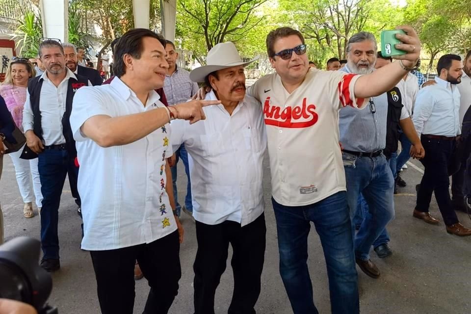 Mario Delgado acompañó al candidato a la Gubernatura.