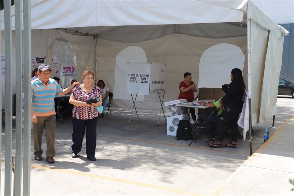 El INE cerró las casillas en el Estado de México y Coahuila, donde se realizaron comicios para elegir a Gobernador.