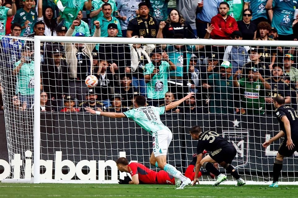 Luis Di Yorio anotó el 1-0 al minuto 20 en Los Ángeles.