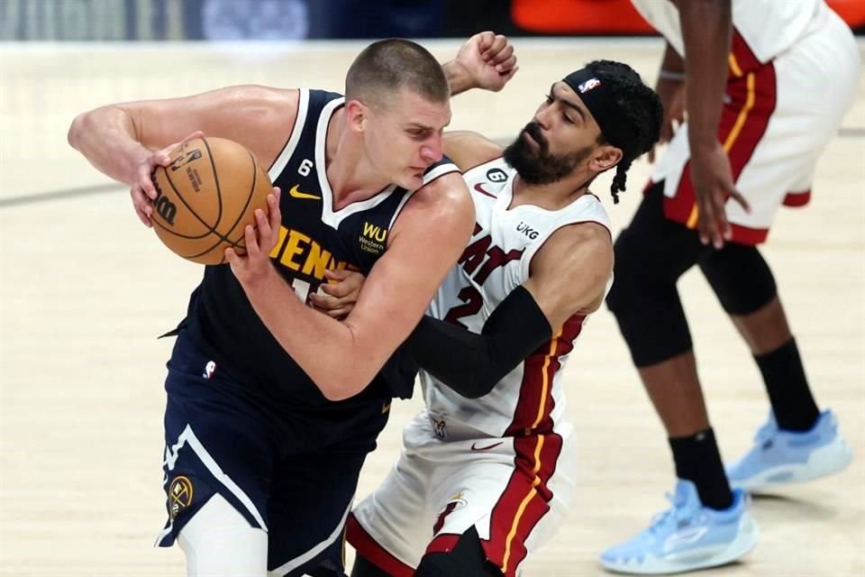 Nikola Jokic acabó con 41 puntos, pero eso no fue suficiente para que pudieran tomar ventaja de 2-0.