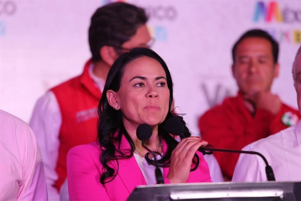 La candidata a la Gubernatura del Edomex, Alejandra del Moral, reconoció triunfo de Delfina Gómez porque conteo rápido no la favorece.
