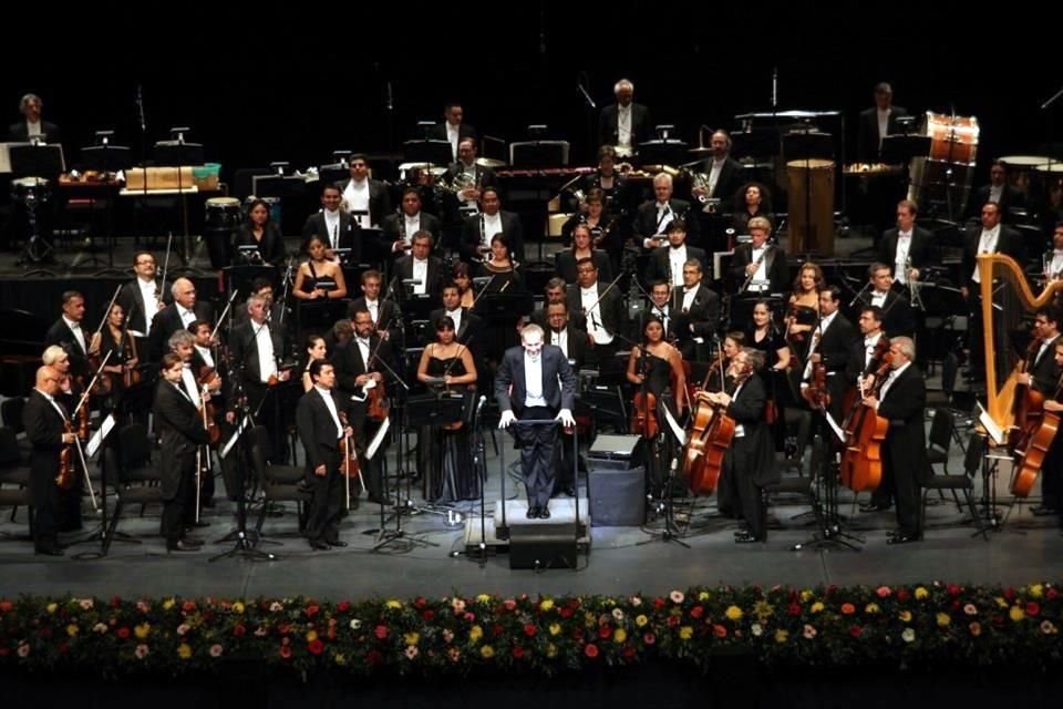 La Orquesta Sinfónica de Minería arranca el festejo con tres conciertos conmemorativos, el primero el 21 de junio, a las 20:00 horas, bajo la dirección de Carlos Miguel Prieto.