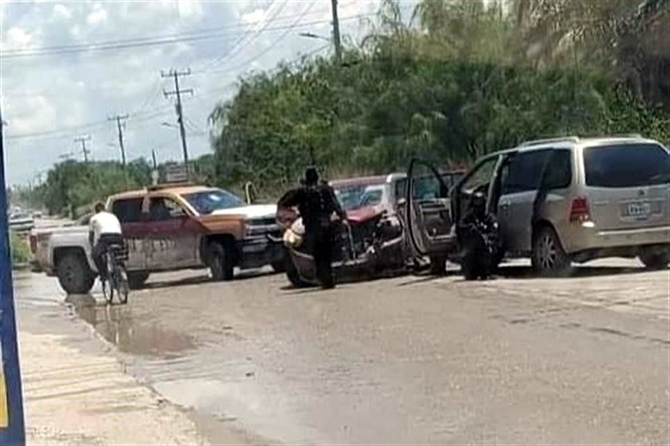 Los agentes lograron neutralizar a los hombres a bordo del vehículo sospechoso.