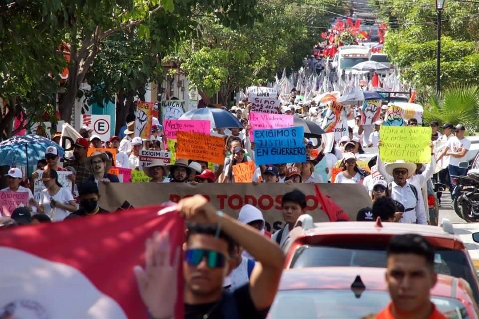 Luego de la marcha, los antorchistas realizaron un mitin en el Zócalo de Chilpancingo.