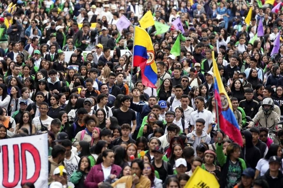 Los partidarios del Gobierno se manifiestan en apoyo del Presidente colombiano Gustavo Petro en Bogotá, Colombia.