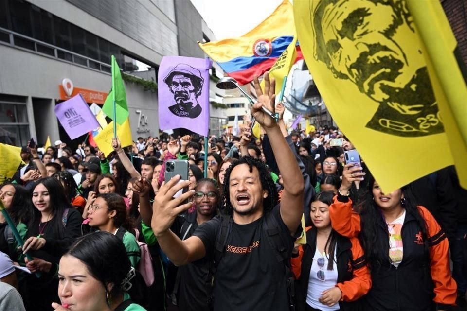 Petro llamó a sus partidarios a saliar a las calles para manifestarse a favor de sus reformas.