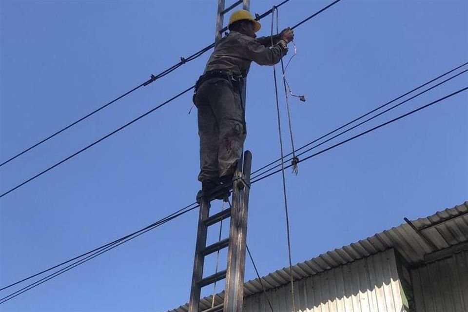 Esto para realizar un ajuste en una catenaria entre las estaciones Huipulco y Estadio Azteca.