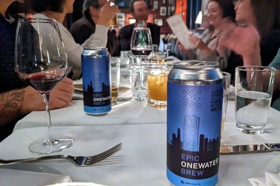 Epic OneWater Brew es una cerveza estilo Kölsch hecha con agua purificada de ducha, lavado y fregadero.