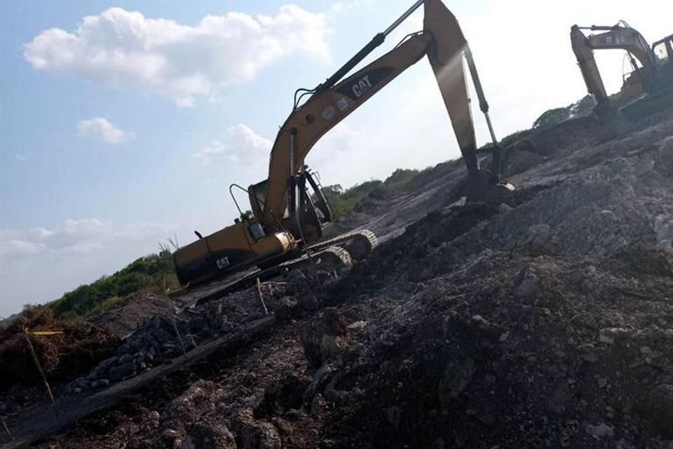 En imágenes que circularon en redes sociales se aprecia también maquinaria sobre estructuras elevadas.