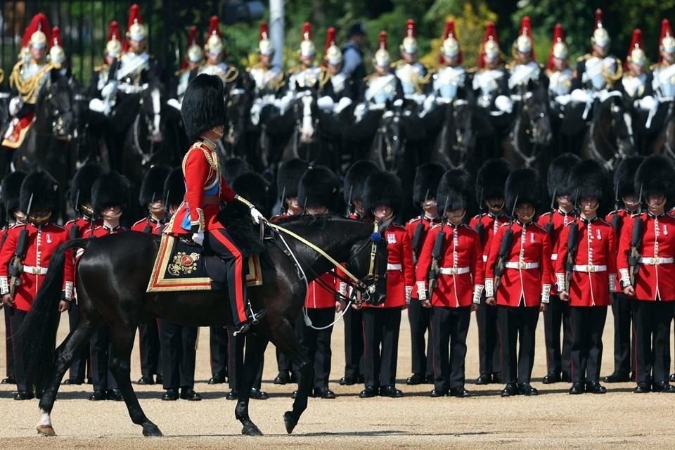 El Príncipe Guillermo realizó los ensayos para el desfile Trooping de Colour con el que se celebra el cumpleaños del Rey Carlos III.