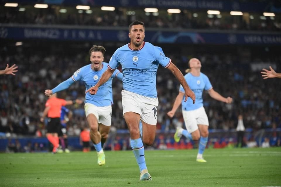 El español Rodri celebra el gol del Manchester City.