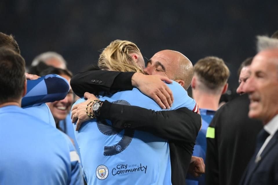 El abrazo entre Haaland y Guardiola.