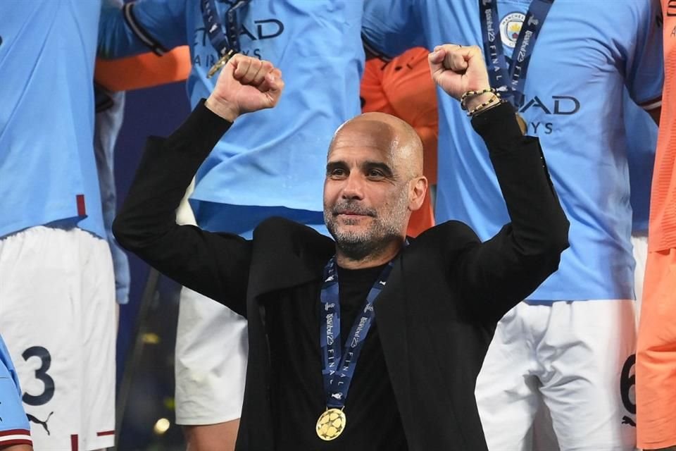 Pep Guardiola ganó el triplete con el Manchester City, como hace unos años lo hizo con el Barcelona.