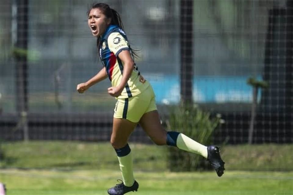 Monserrat Hernández es oriunda de Zapotlán El Grande, Jalisco, cuenta con 23 años de edad, debutó con el América desde el inicio de la Liga MX Femenil con la Copa MX 2017.