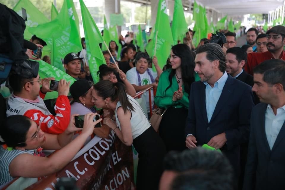 'En una clara violación a la norma electoral (...) el diputado Jesús Sesma Suárez hizo alarde del apoyo que (...) (el PVEM) le habrá de brindar a Claudia Sheinbaum', dijeron.