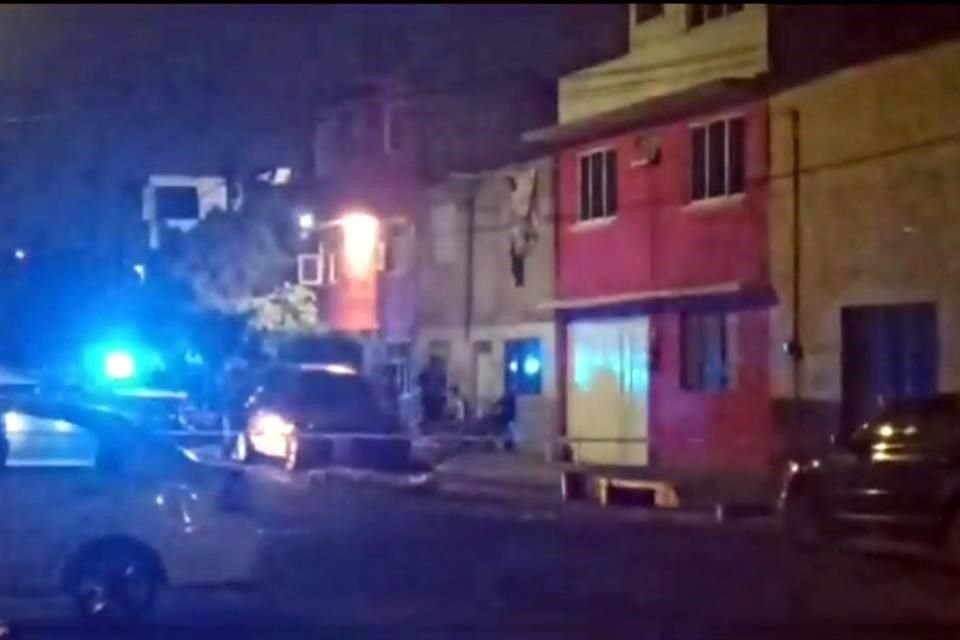 Un hombre caminaba por calles de Ciudad Nezahualcóyotl cuando dos hombres le dispararon.