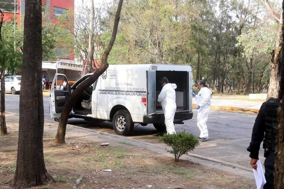 Vecinos alertaron a servicios de emergencia por la presencia de un hombre que aparentemente no tenía signos vitales.