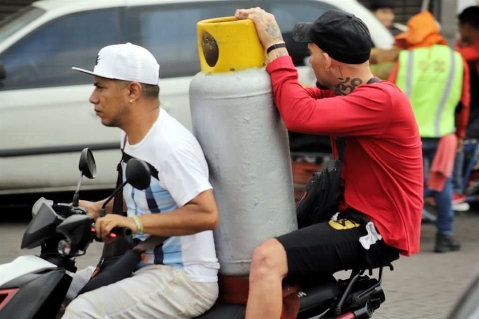 Motociclistas que circulan por la Ciudad realizan prácticas que los ponen en riesgo.