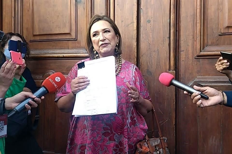 A las puertas de Palacio Nacional, Xóchitl Gálvez aseguró que no acudió a 'hacer show' y que insistirá hasta que AMLO la reciba.