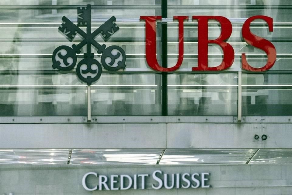 El 19 de marzo, UBS adquirió a su rival Credit Suisse para evitar su quiebra.