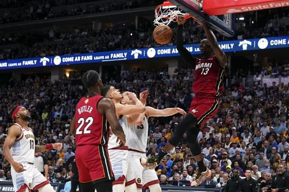 El Heat dominó el arranque del partido de la mano de Bam Adebayo (20 puntos y 12 rebotes), pero acabaron sucumbiendo con errores clave de su estrella Jimmy Butler (21 tantos) en los 2 minutos finales.