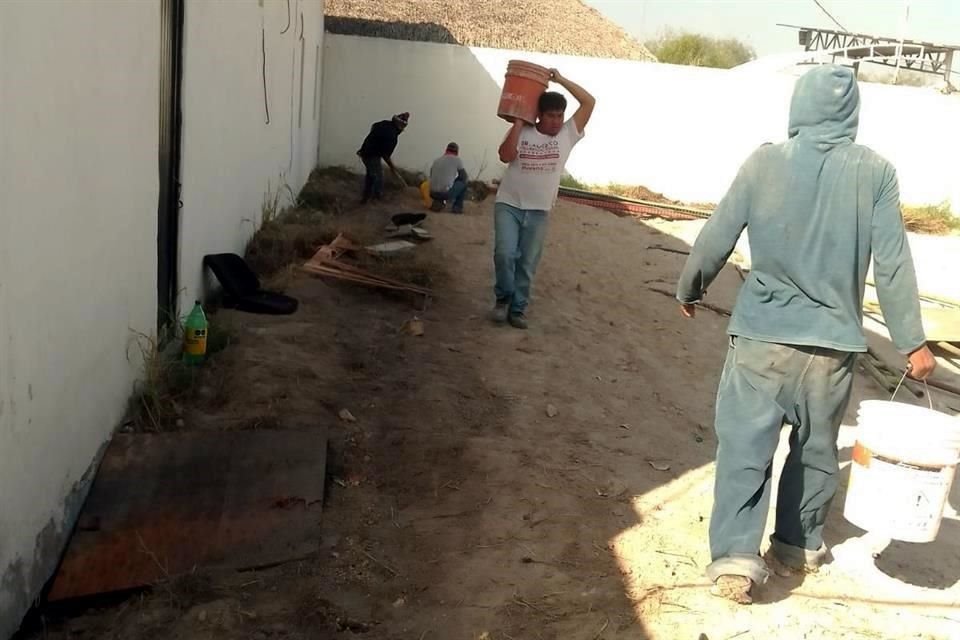 Según la denuncia, Leal Garza sacaba a empleados de Servicios Primarios y los llevaba al rancho de un familiar a extraer piedra caliza para su venta.