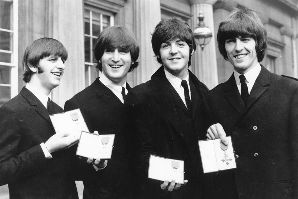 Paul McCartney anunci que una cancin indita de The Beatles llegar a la luz este 2023, pues la IA recrear la voz de John Lennon.