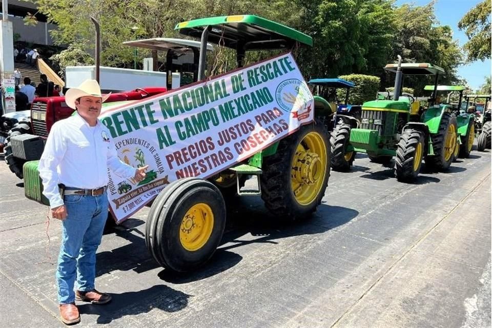 En Sinaloa, agricultores que se plantaron frente al Palacio de Gobierno decidieron ir hacia el Aeropuerto de Culiacán a bloquear accesos.