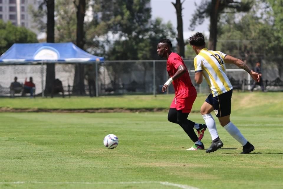 El Atlas de Benjamín Mora no tuvo dificultad para ganar 4-0 el juego amistoso ante el Club Deportivo Oro que milita en la Tercera División.