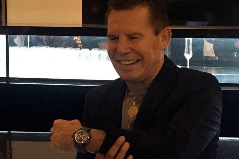 Chávez presentó un reloj de edición limitada inspirado en él,