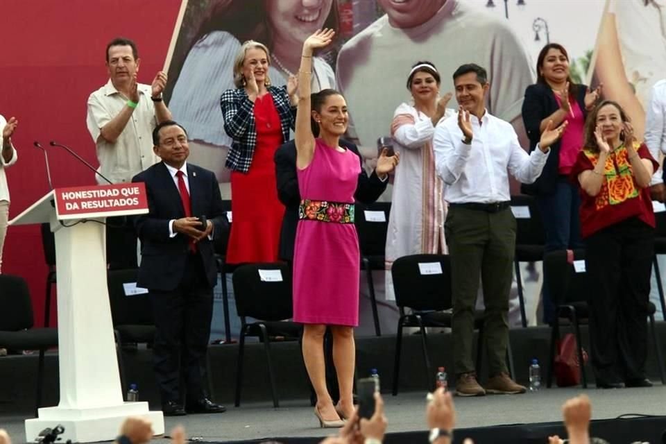 La Mandataria inició su discurso a las 16:30 horas en el Monumento a la Revolución.