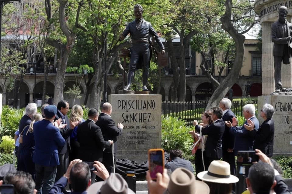 La develación de busto fue de una escultura de Prisciliano Sánchez en la Rotonda de los Jaliscienses Ilustres.