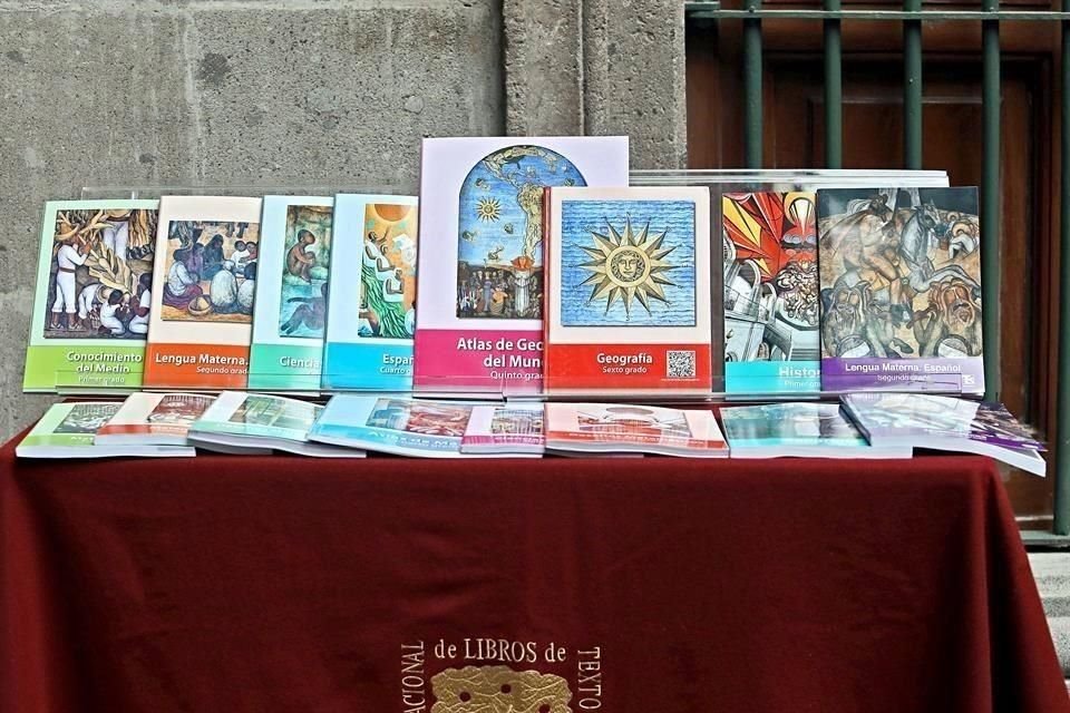 Hace una semana sostuvo que desconoce si los libros llegarán a las aulas y culpó a los medios de comunicación de estar en su contra.