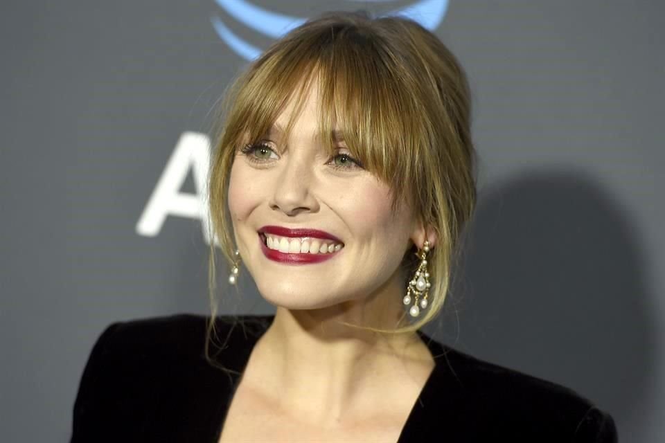 Elizabeth Olsen accidentalmente reveló que está casada.