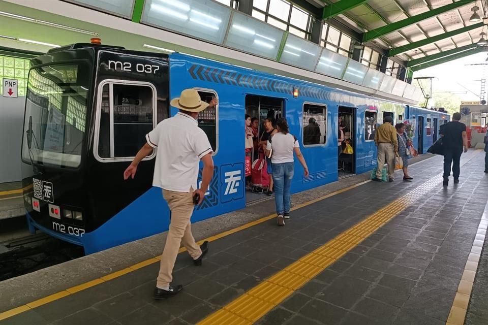 El servicio del Tren Ligero se vio suspendido en la mitad de la línea por casi cinco horas... y los usuarios se enfrentaron a un caos para llegar a sus destinos.