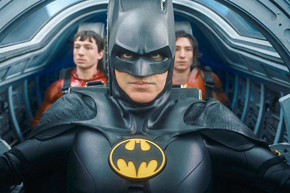 Actualmente destaca en 'Flash' como Batman, al cual encarnó para Tim Burton.