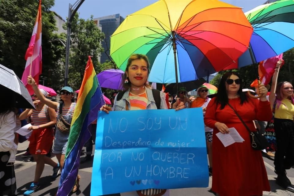 Se realizó la tercera Marcha Lencha, la cual salió del Ángel de la Independencia y llegó al Monumento a la Revolución.