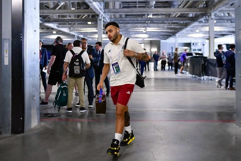 Alexis Vega causó baja de la convocatoria final de México para la Copa Oro por una lesión.