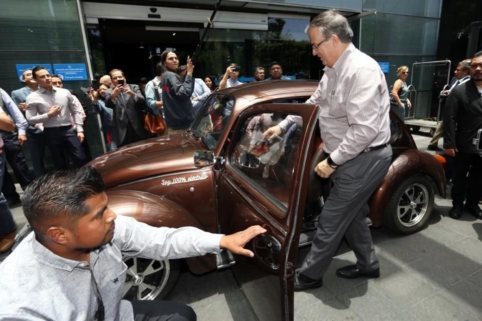 Inicio de campaña, Marcelo Ebrard Casaubon, Aspirante a la Presidencia. Marcelo ARRIBO en bocho y se reunió con jóvenes