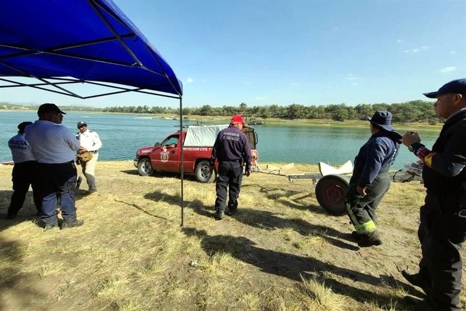 Tras casi 24 horas de búsqueda, el cuerpo de Ángel, joven que se ahogó en el Lago de Guadalupe, fue localizado.