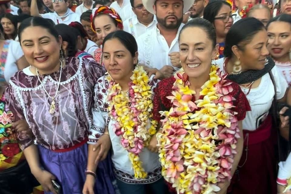 La ex Jefa de Gobierno de la capital fue recibida en Oaxaca con una fiesta popular.